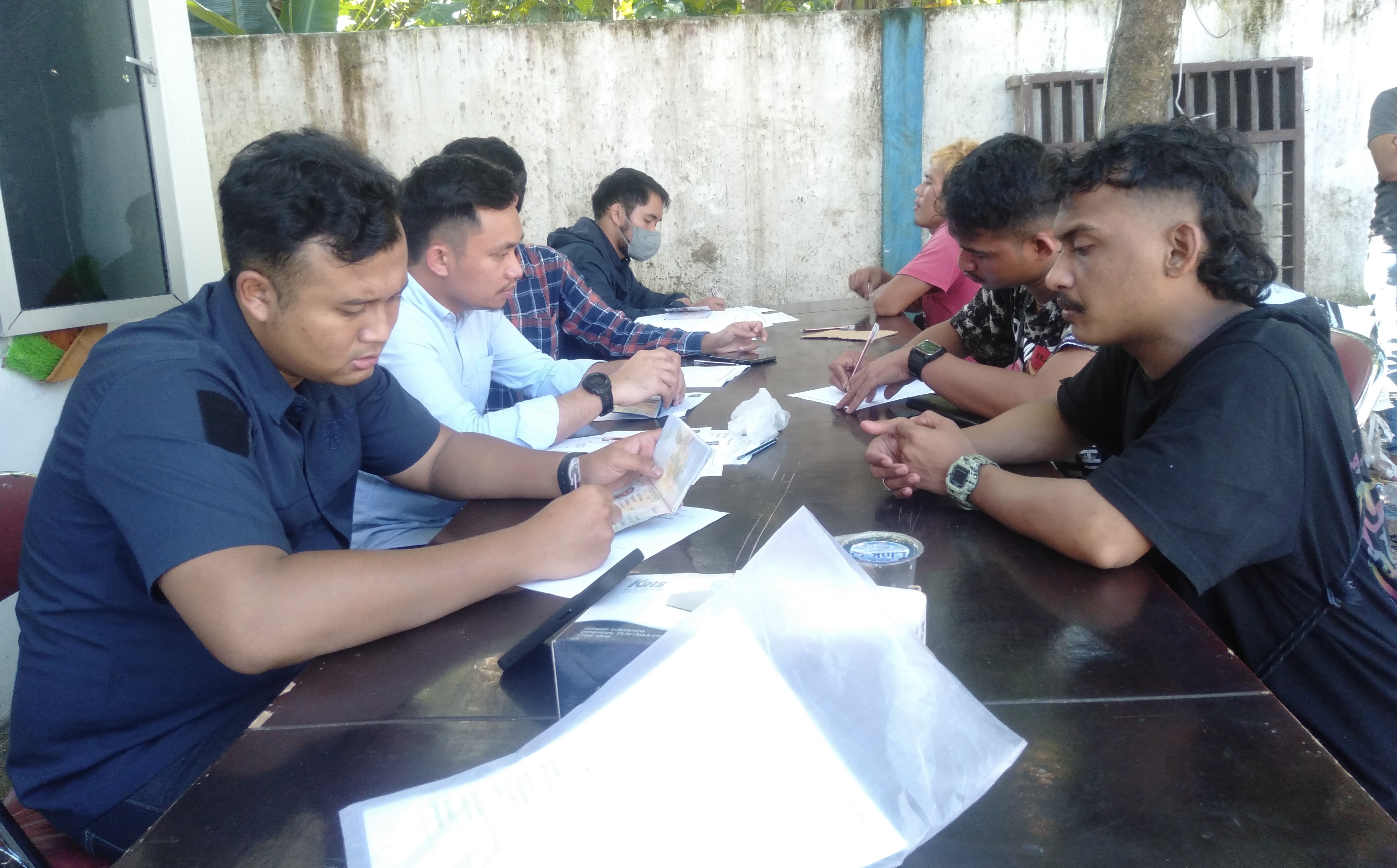 Ratusan TKI Ilegal Dipulangkan Usai Terlantar di Pantai Labu