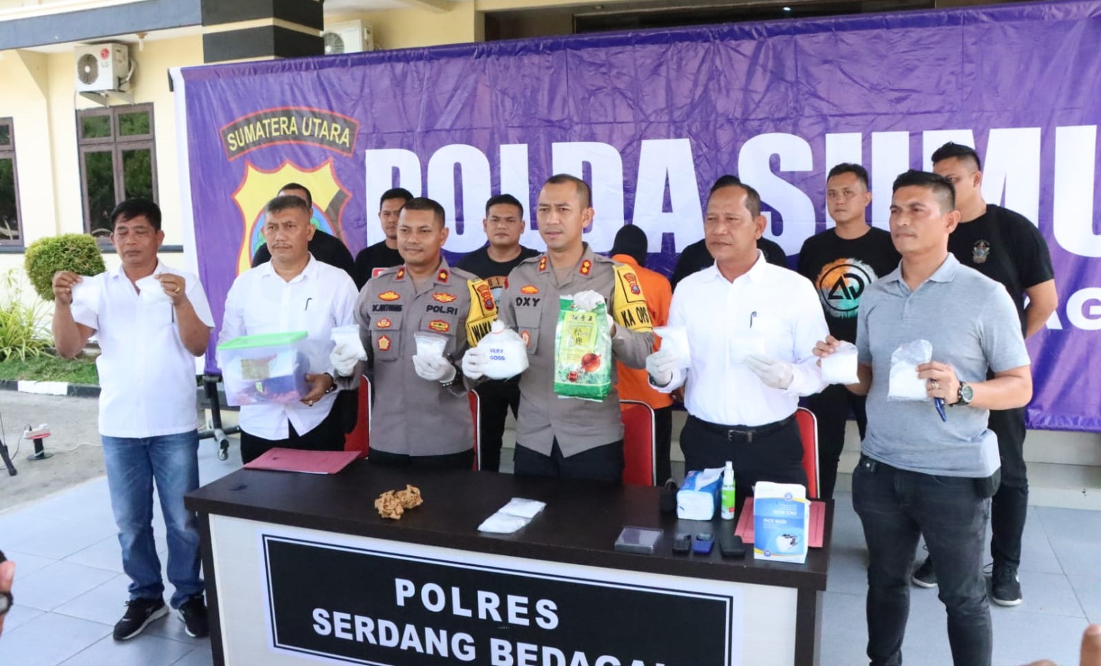 Sindikat Narkoba Timbun 2,7 Kg Sabu di Belakang Rumah