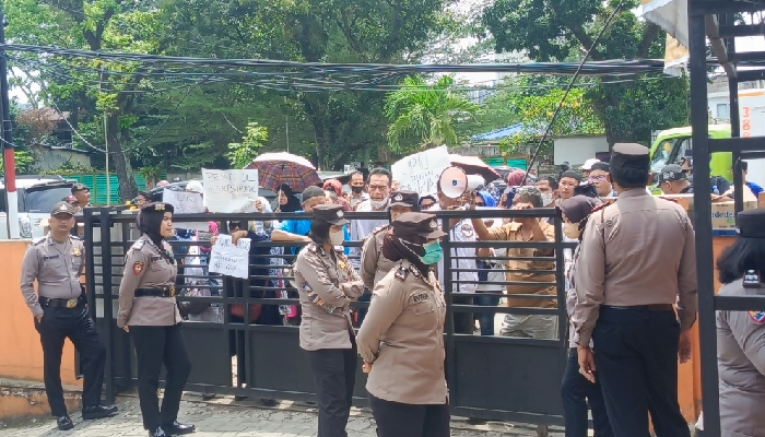 Relawan AMIN Kepung Kantor Bawaslu Sumut, Tolak Pemilu Curang