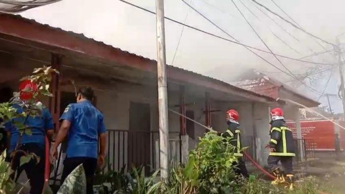 Dua Bocah Nyaris Terpanggang saat Api Melahap 5 Rumah di Siantar