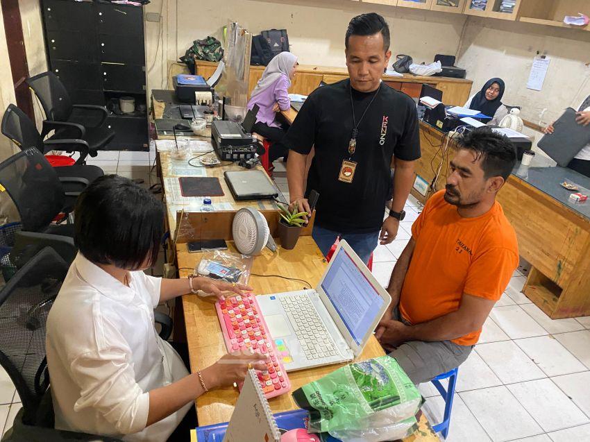 Polisi Tembak Kaki Kurir Narkoba yang Bawa 2 Kg Sabu