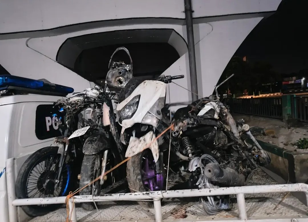 4 Kendaraan Geng Motor Dibakar Warga saat Bikin Onar Medan Johor