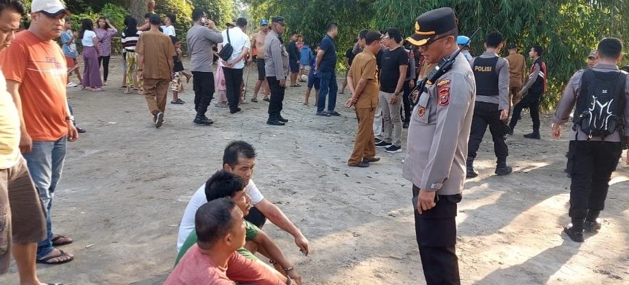 Tim Gabungan Bongkar dan Bakar Gubuk Narkoba Klambir V