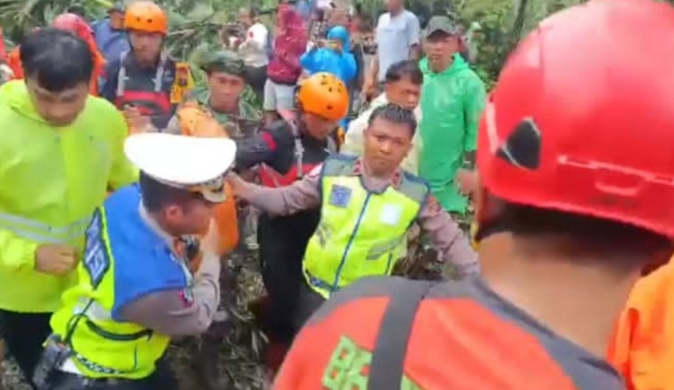 Tim Gabungan Terus Cari Korban Longsor : Lagi, 2 Orang Ditemukan Meninggal