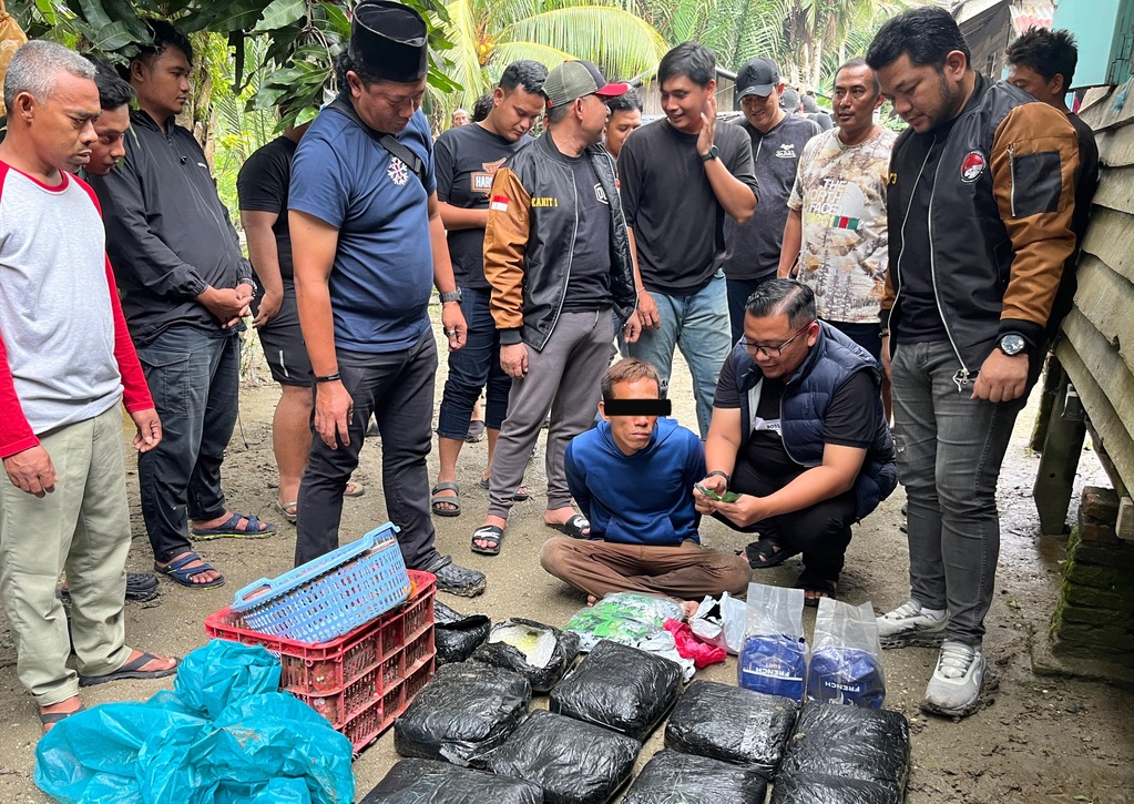 Polrestabes Medan Tangkap Sindikat Narkoba Jaringan Malaysia : Sabu, XTC dan Vape Disita