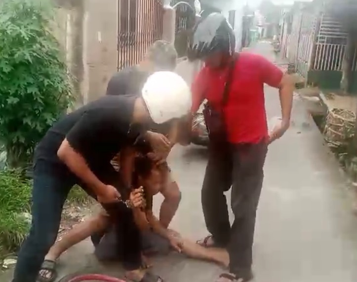 Pengedar Sabu Tanjung Mulai Meronta-ronta Tak Mau Dibawa Polisi : Berkat Informasi Warga